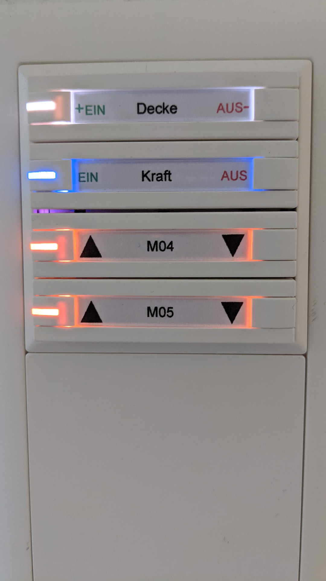 EFH - BERLINGEN | Feller KNX Taster mit Status LED`s